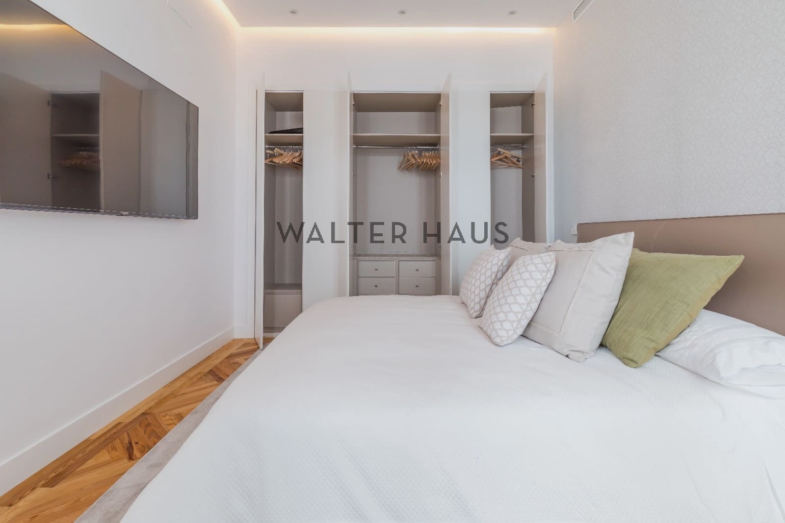 3 bedroom Flat for sale in Madrid city with pool - € 2,400,000 (Ref: 8221773)