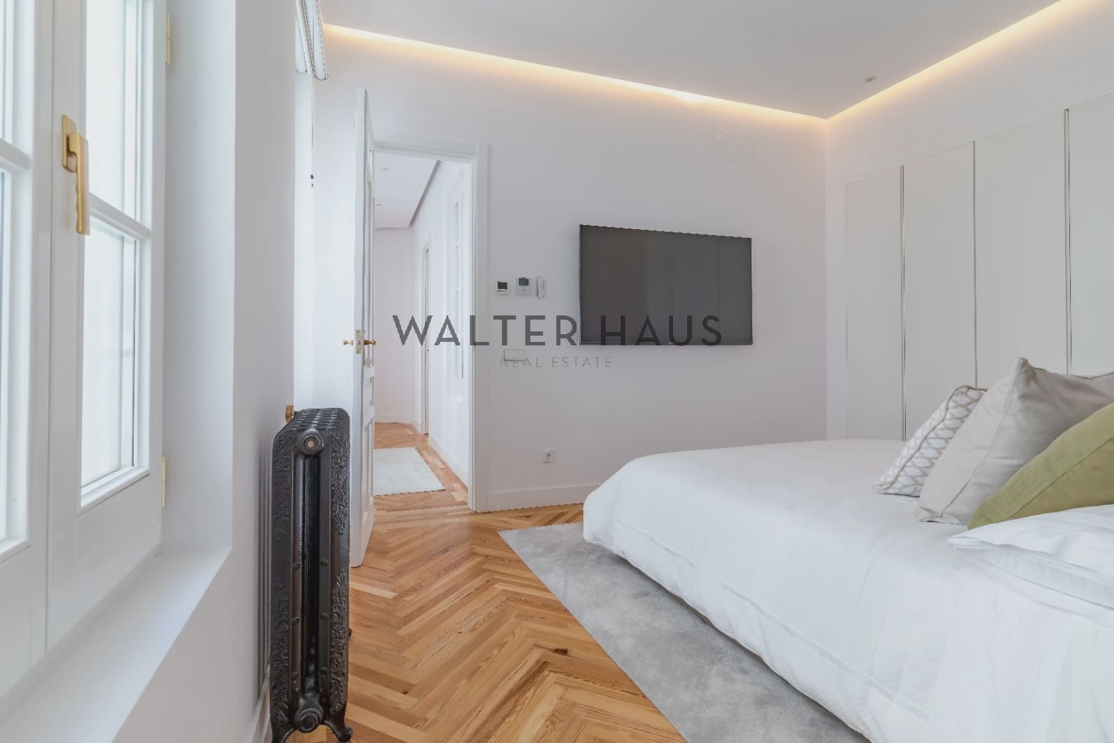 3 bedroom Flat for sale in Madrid city with pool - € 2,400,000 (Ref: 8221773)