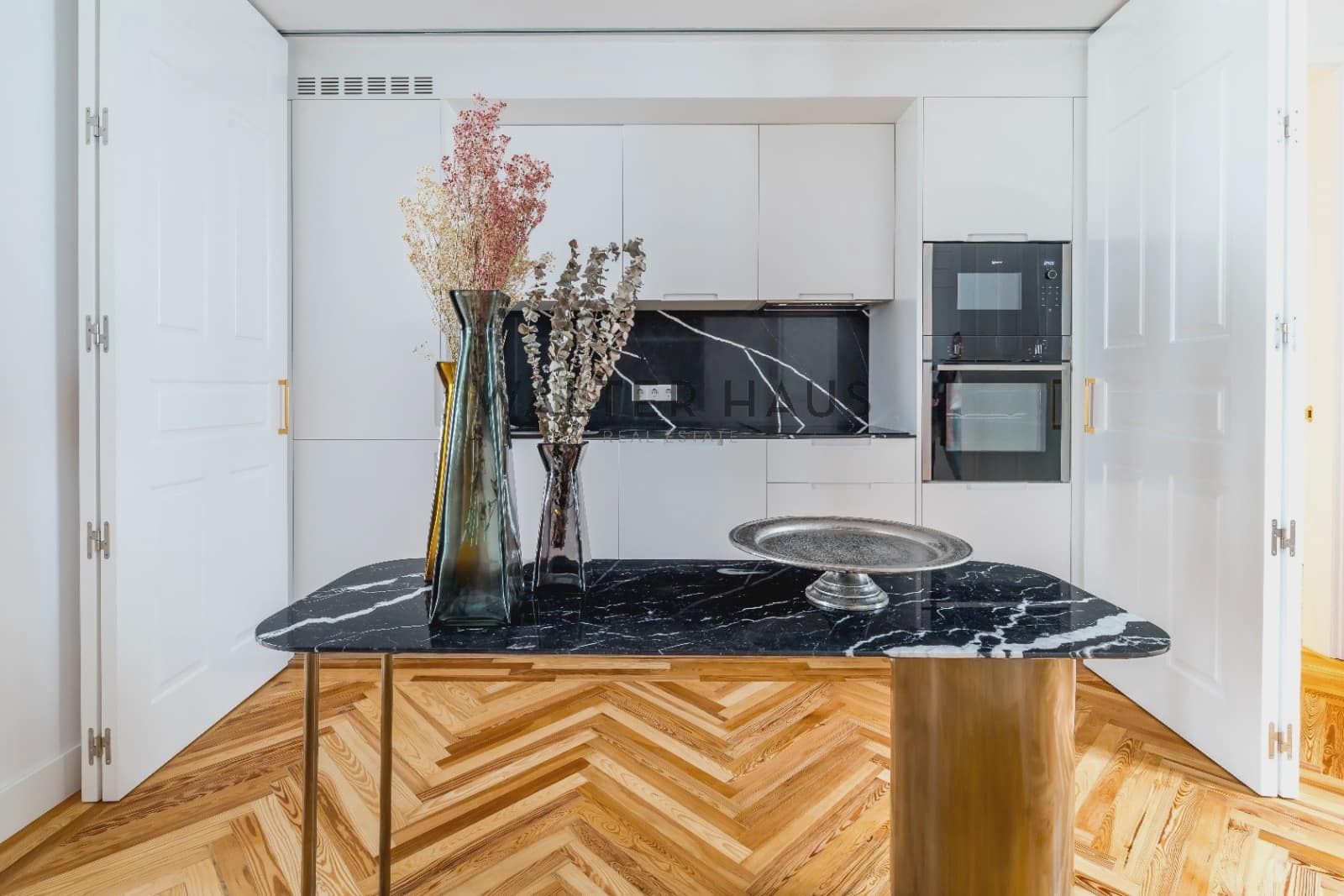 3 bedroom Flat for sale in Madrid city with pool - € 2,400,000 (Ref: 8221773)