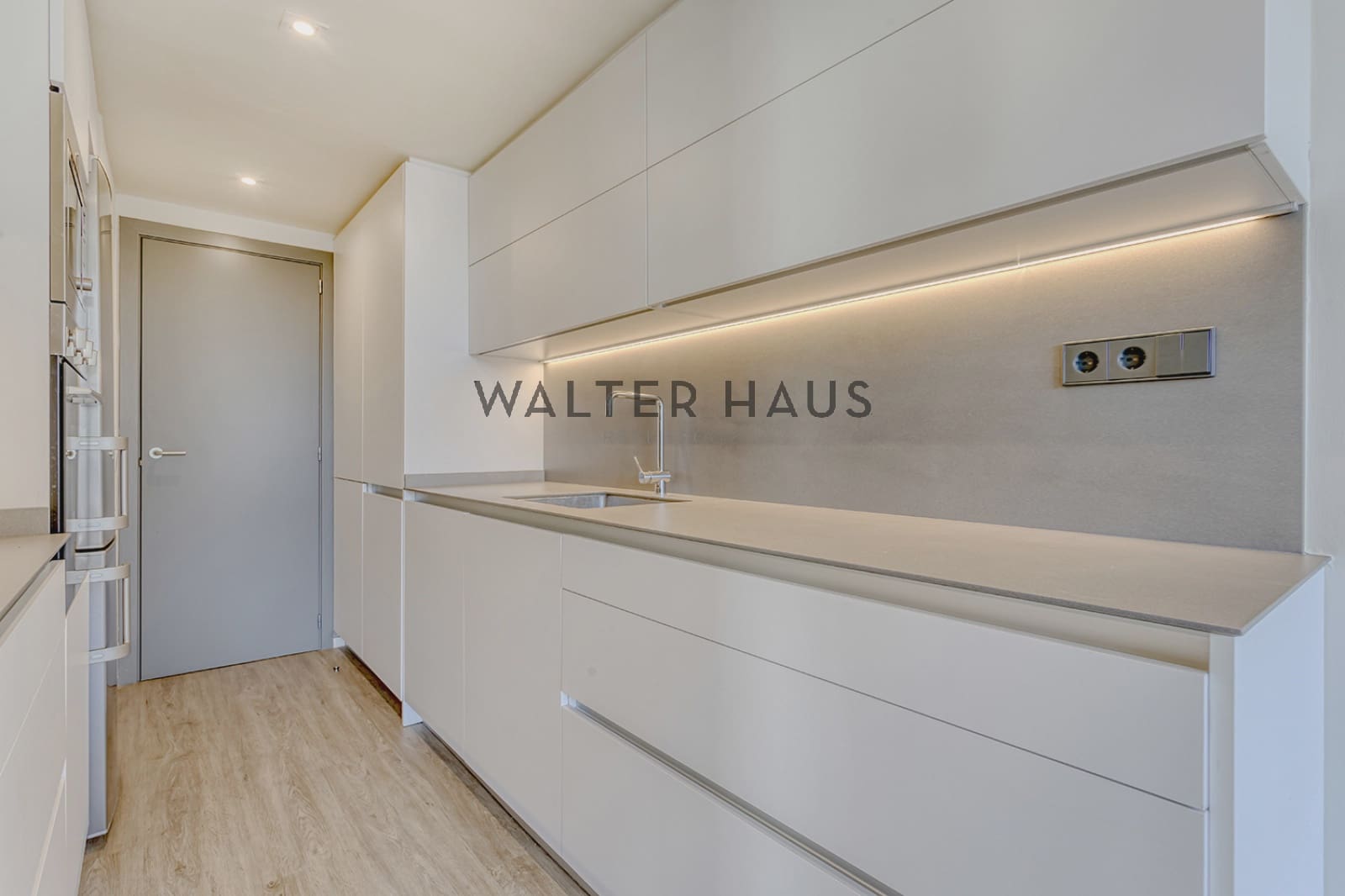 2 soveværelse Lejlighed til salg i Barcelona by med swimmingpool - € 1.300.000 (Ref: 8370191)