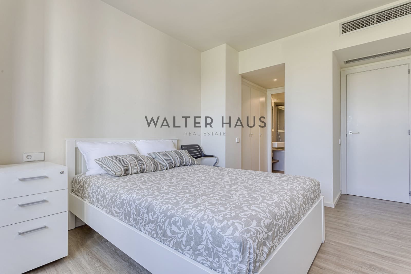 2 soveværelse Lejlighed til salg i Barcelona by med swimmingpool - € 1.300.000 (Ref: 8370191)