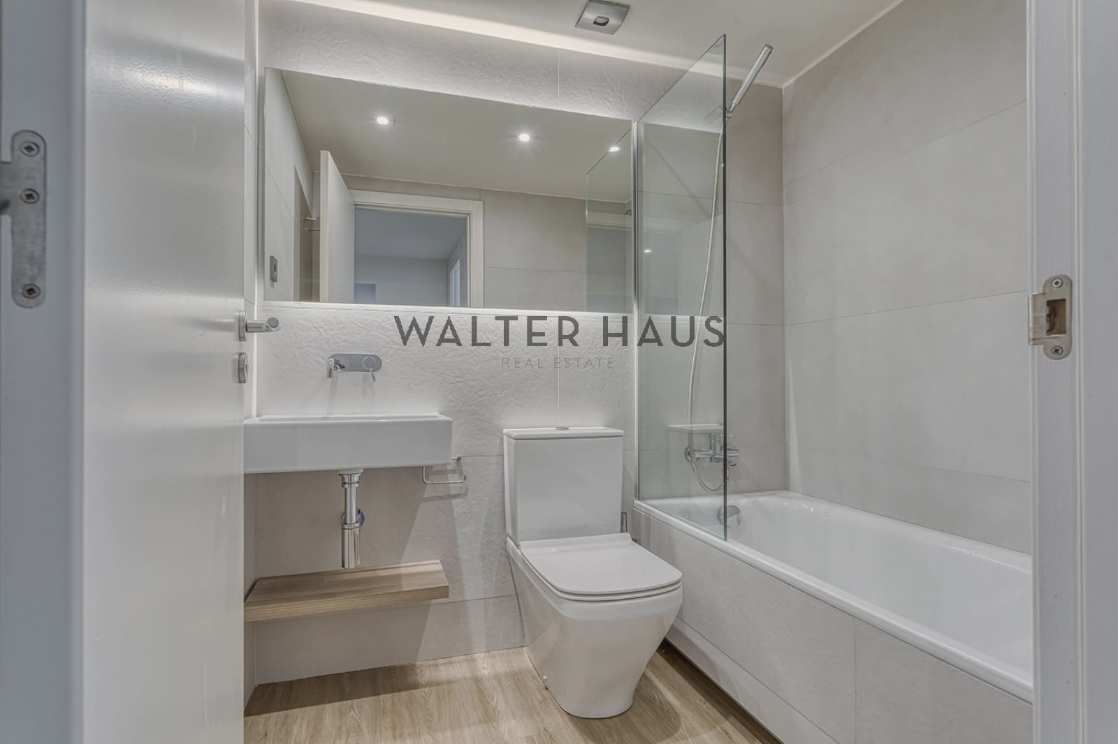 2 soveværelse Lejlighed til salg i Barcelona by med swimmingpool - € 1.300.000 (Ref: 8370191)