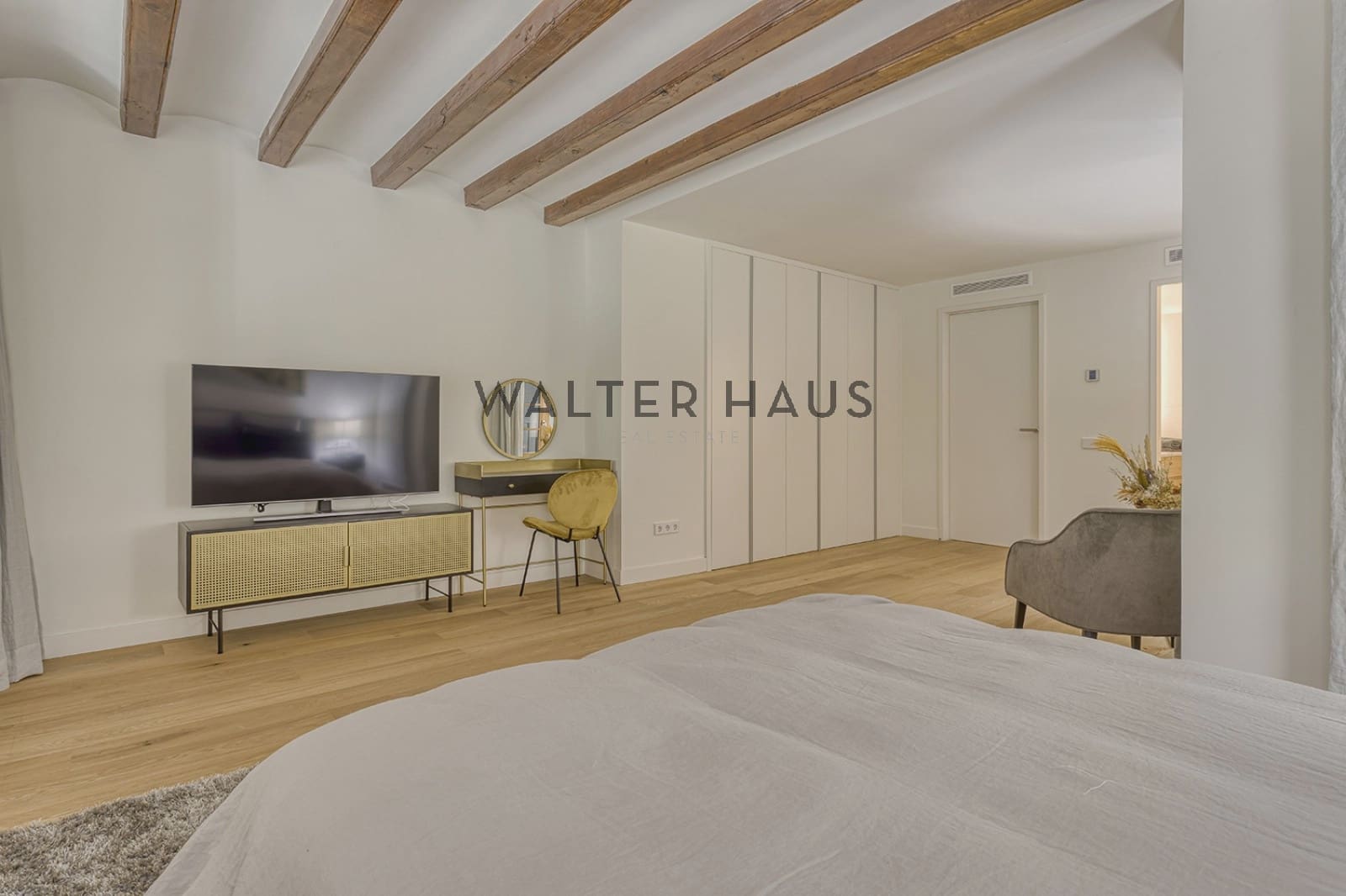 3 bedroom Apartment for sale in Barcelona city - € 2,158,000 (Ref: 8383603)