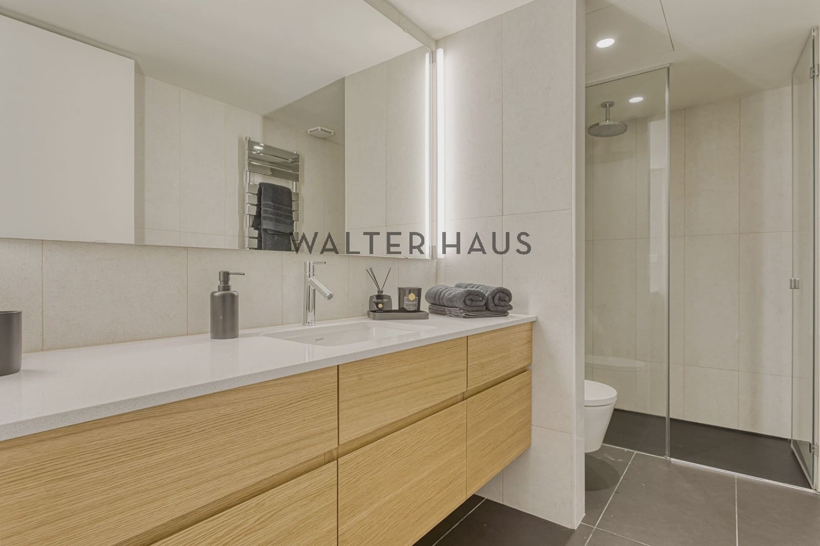 3 bedroom Apartment for sale in Barcelona city - € 2,158,000 (Ref: 8383603)