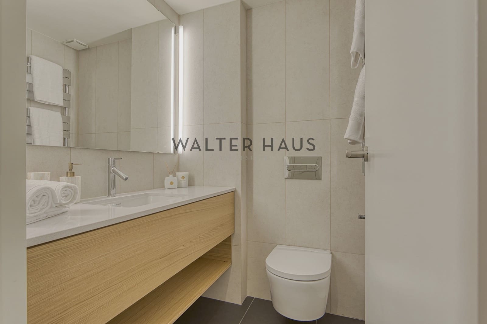 3 bedroom Apartment for sale in Barcelona city - € 2,158,000 (Ref: 8383603)