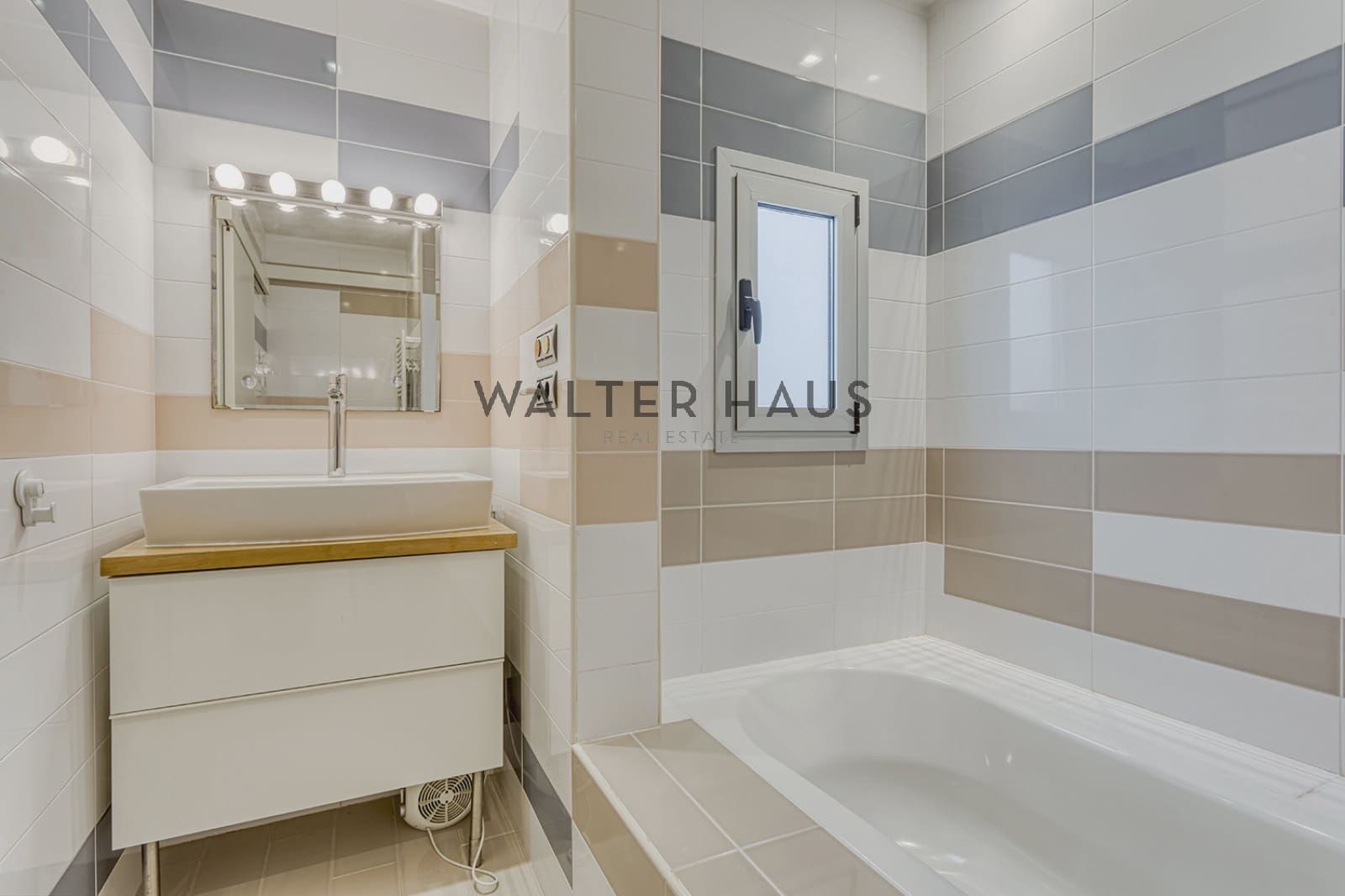 3 sovrum Villa till salu i Barcelona stad - 970 000 € (Ref: 8426747)