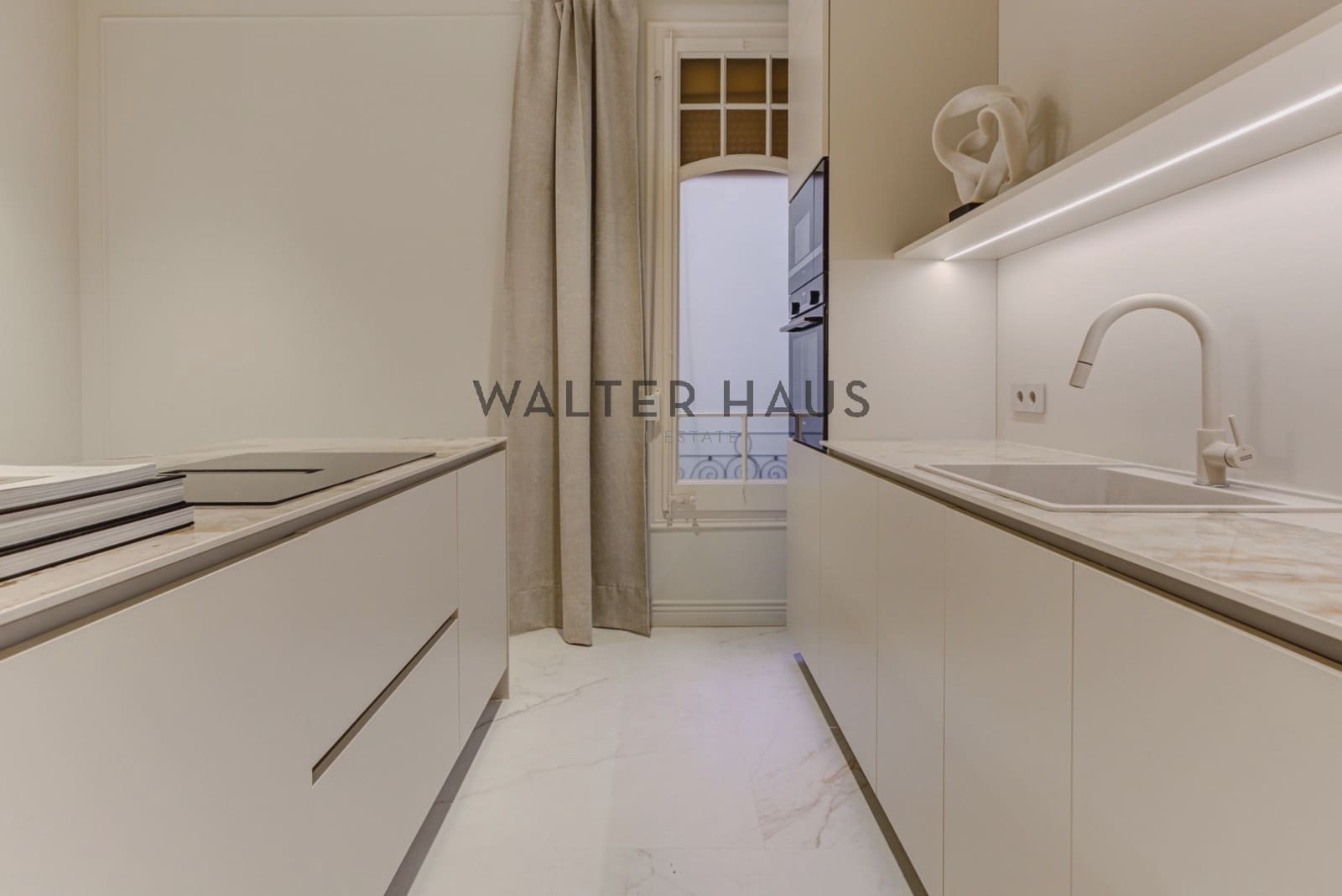 4 soveværelse Lejlighed til salg i Barcelona by - € 1.750.000 (Ref: 8438225)