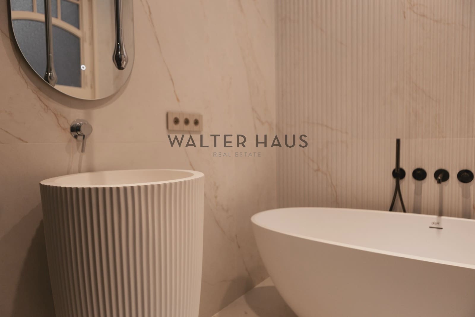 4 soveværelse Lejlighed til salg i Barcelona by - € 1.790.000 (Ref: 8438225)