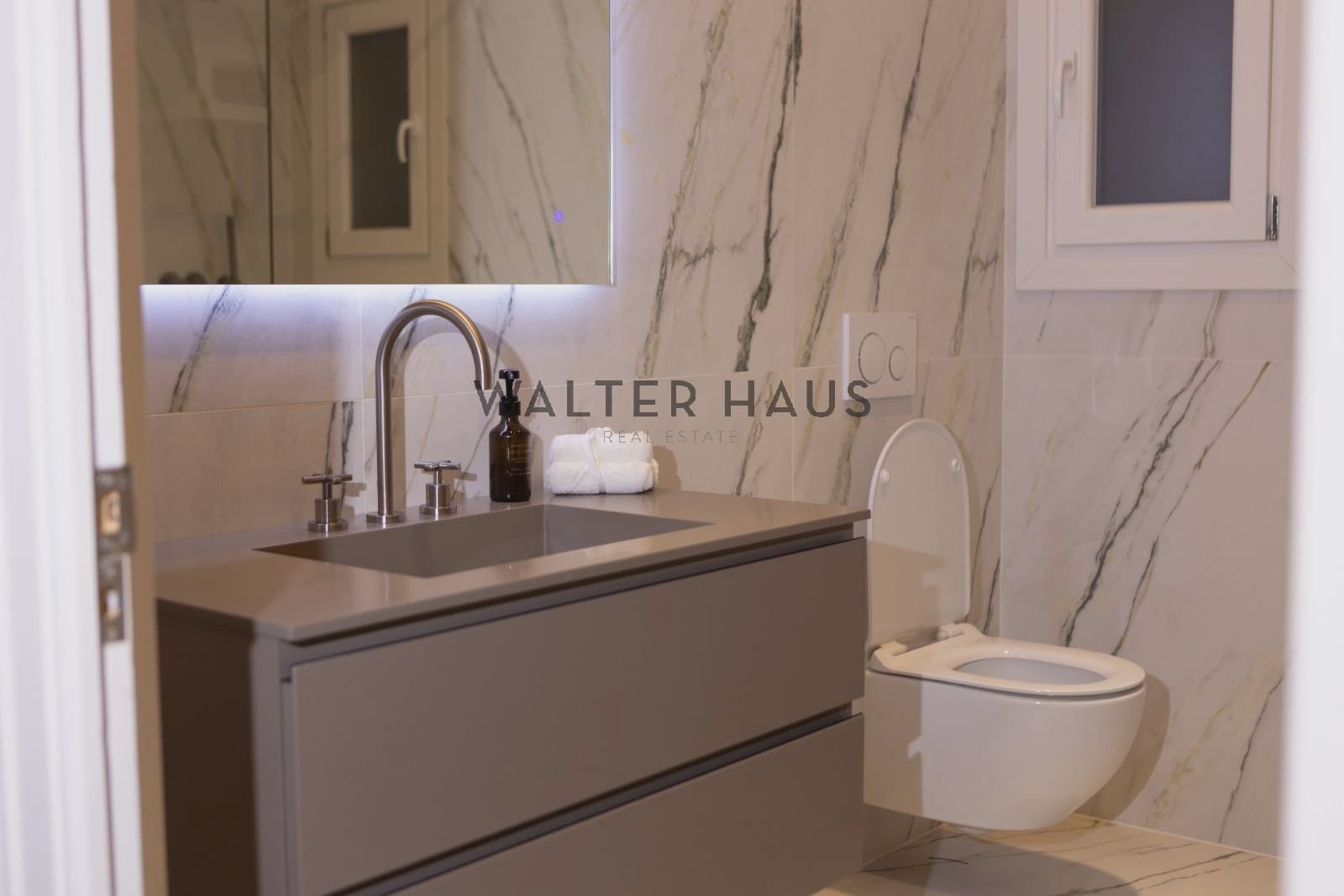 4 soveværelse Lejlighed til salg i Barcelona by - € 1.790.000 (Ref: 8438225)