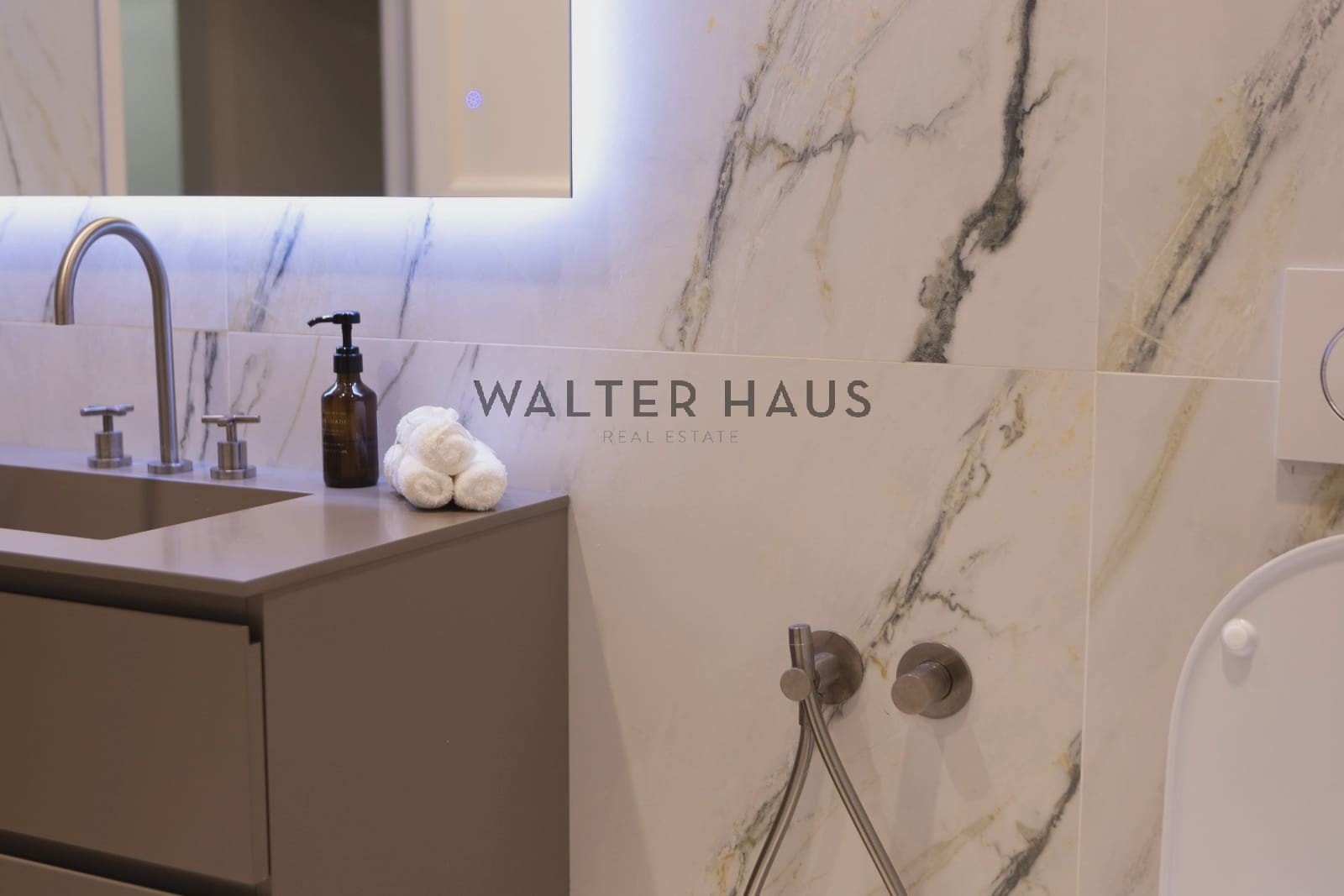 4 soveværelse Lejlighed til salg i Barcelona by - € 1.790.000 (Ref: 8438225)