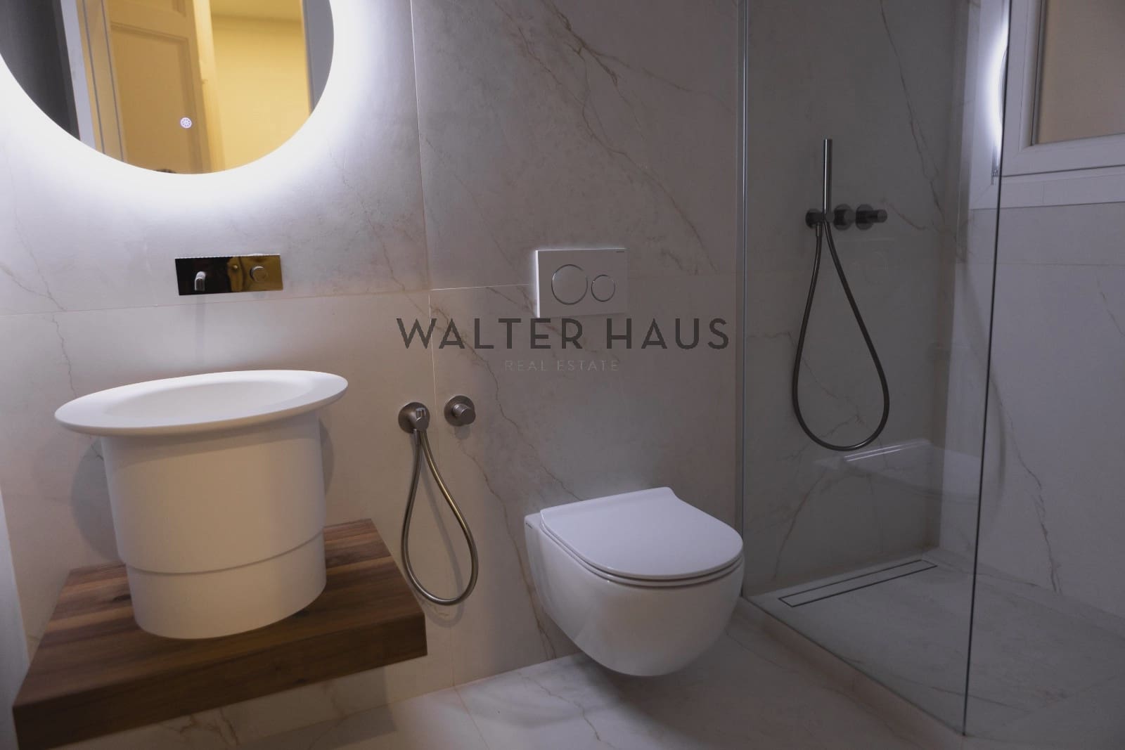 4 soveværelse Lejlighed til salg i Barcelona by - € 1.790.000 (Ref: 8438225)