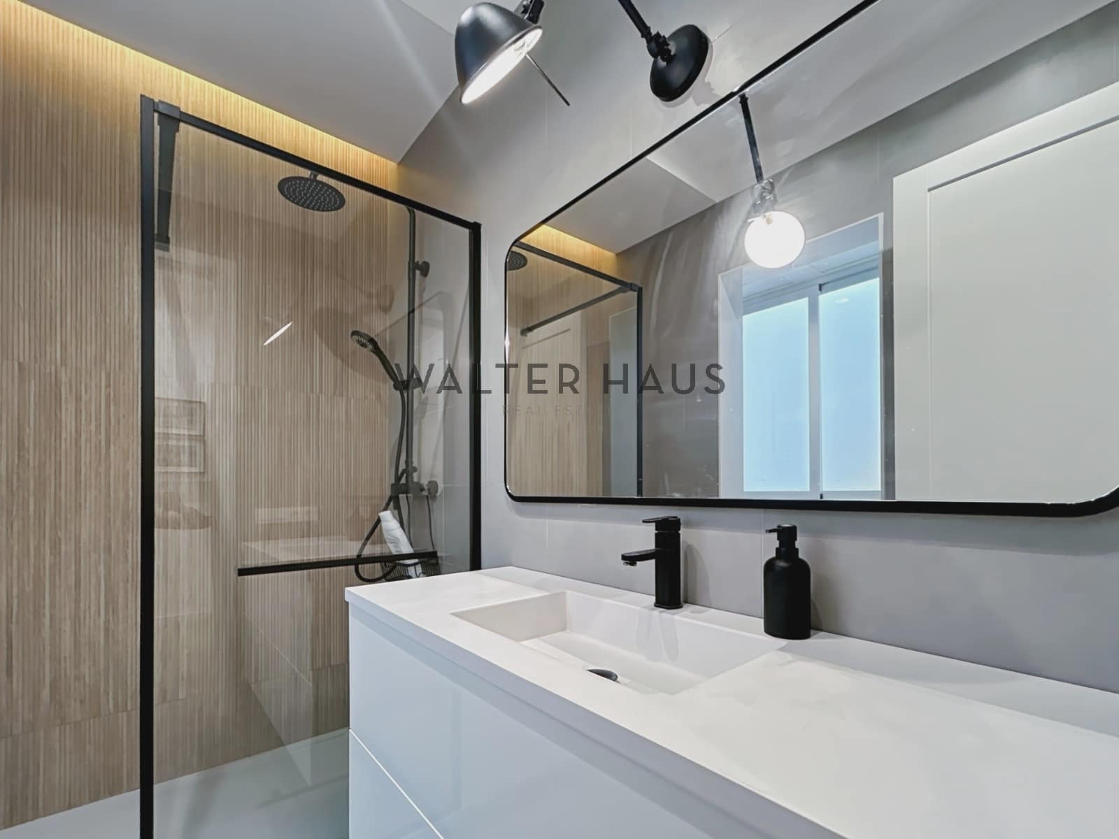 1 quarto Apartamento para arrendar em Barcelona cidade - 1 950 € (Ref: 8491301)