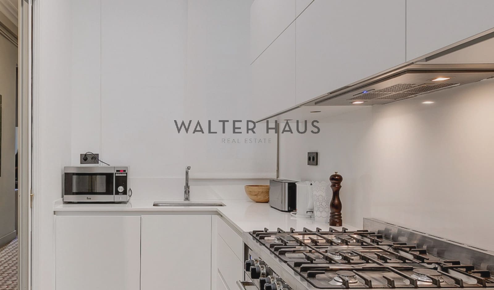 3 sovrum Lägenhet att hyra i Barcelona stad - 8 000 € (Ref: 8505085)