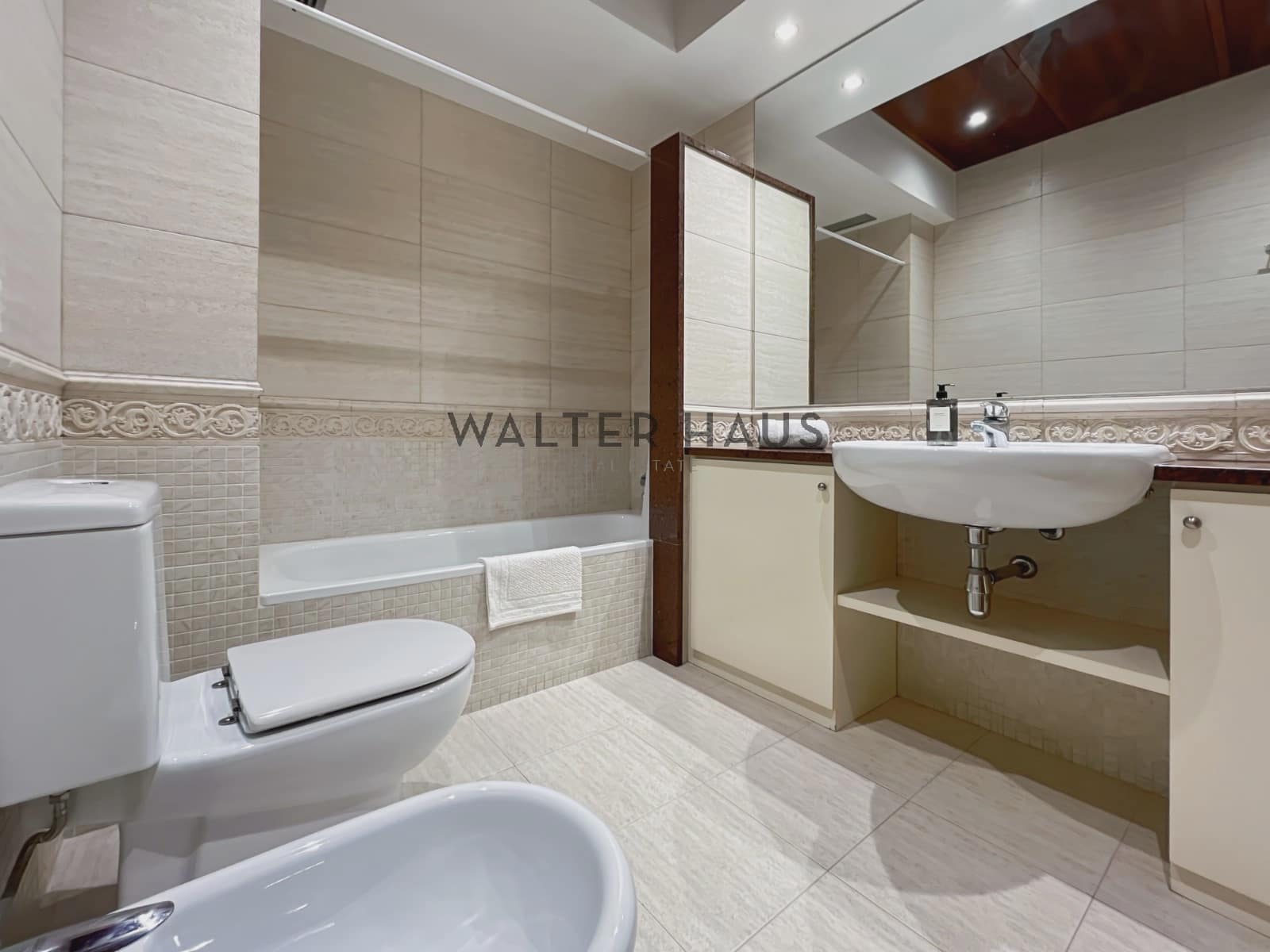 Piso de 2 habitaciones en Barcelona ciudad en alquiler - 2.800 € (Ref: 8506848)