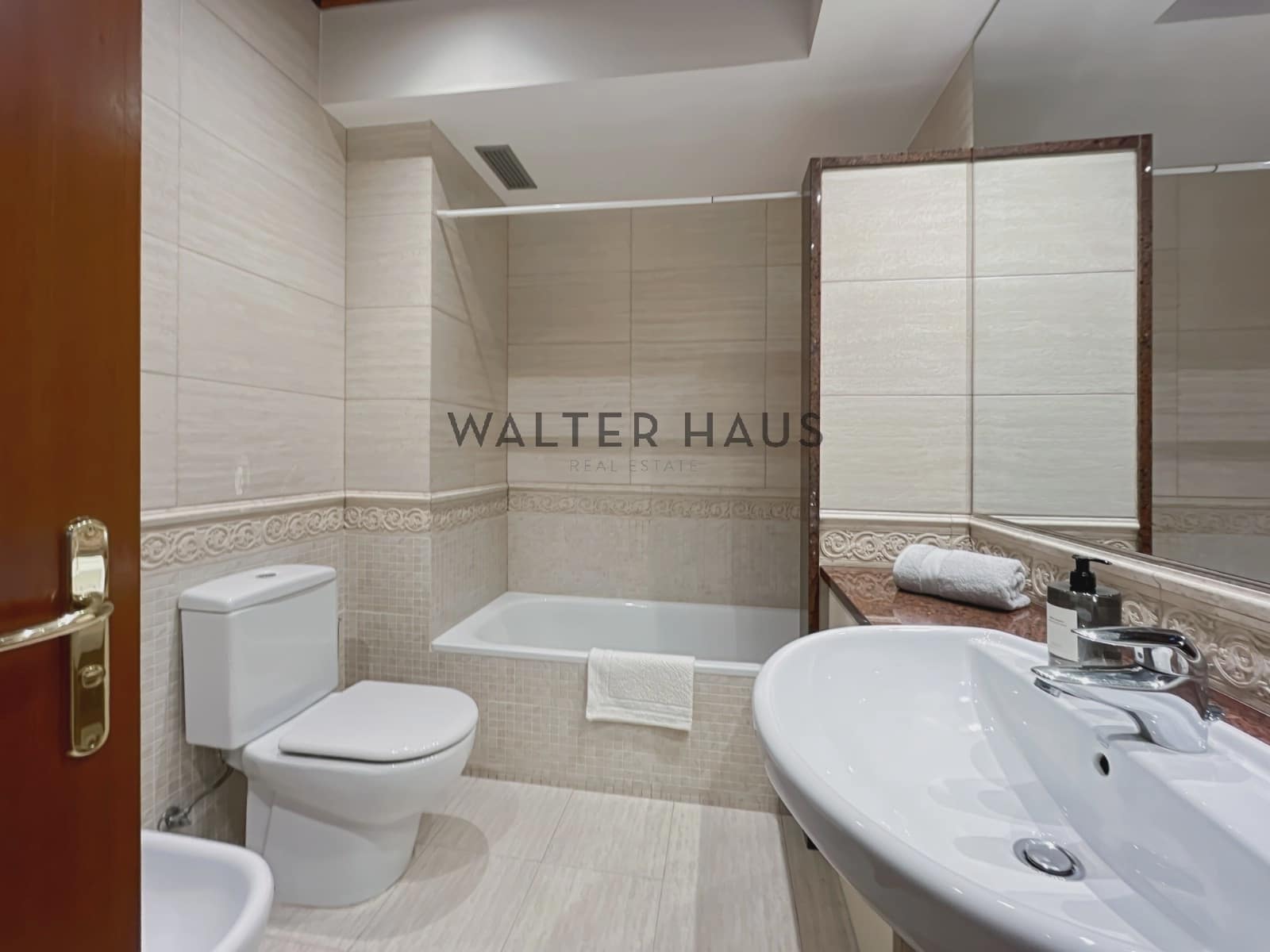 Piso de 2 habitaciones en Barcelona ciudad en alquiler - 2.800 € (Ref: 8506848)