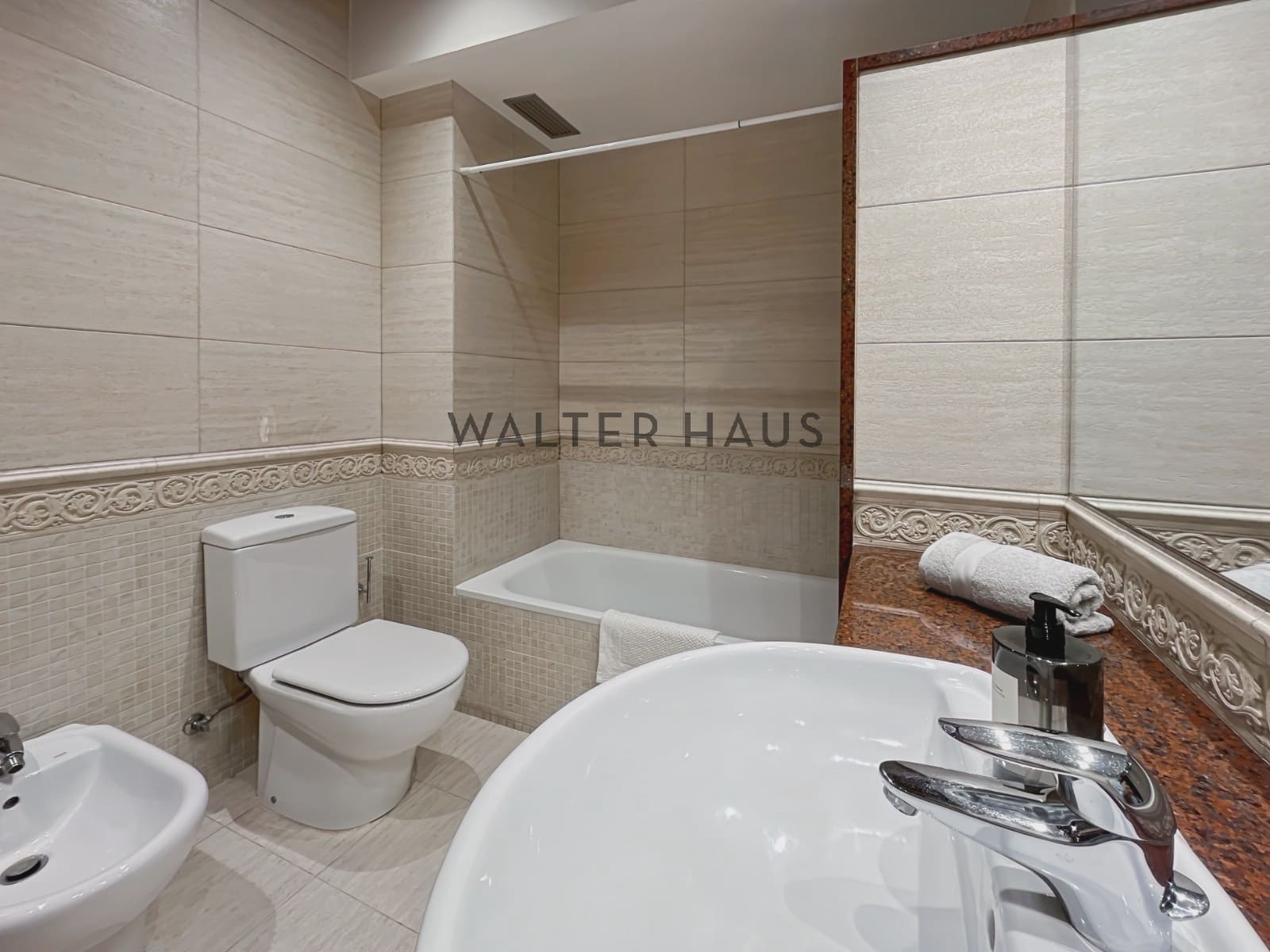 Piso de 2 habitaciones en Barcelona ciudad en alquiler - 2.800 € (Ref: 8506848)