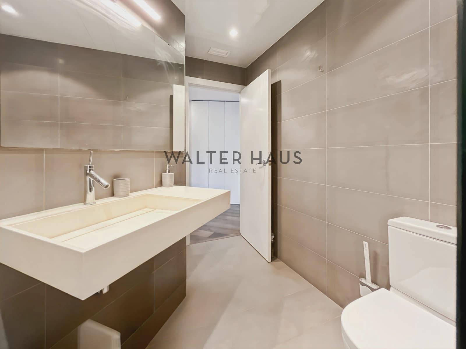 3 slaapkamer Flat te huur in Barcelona stad - € 2.600 (Ref: 8524628)