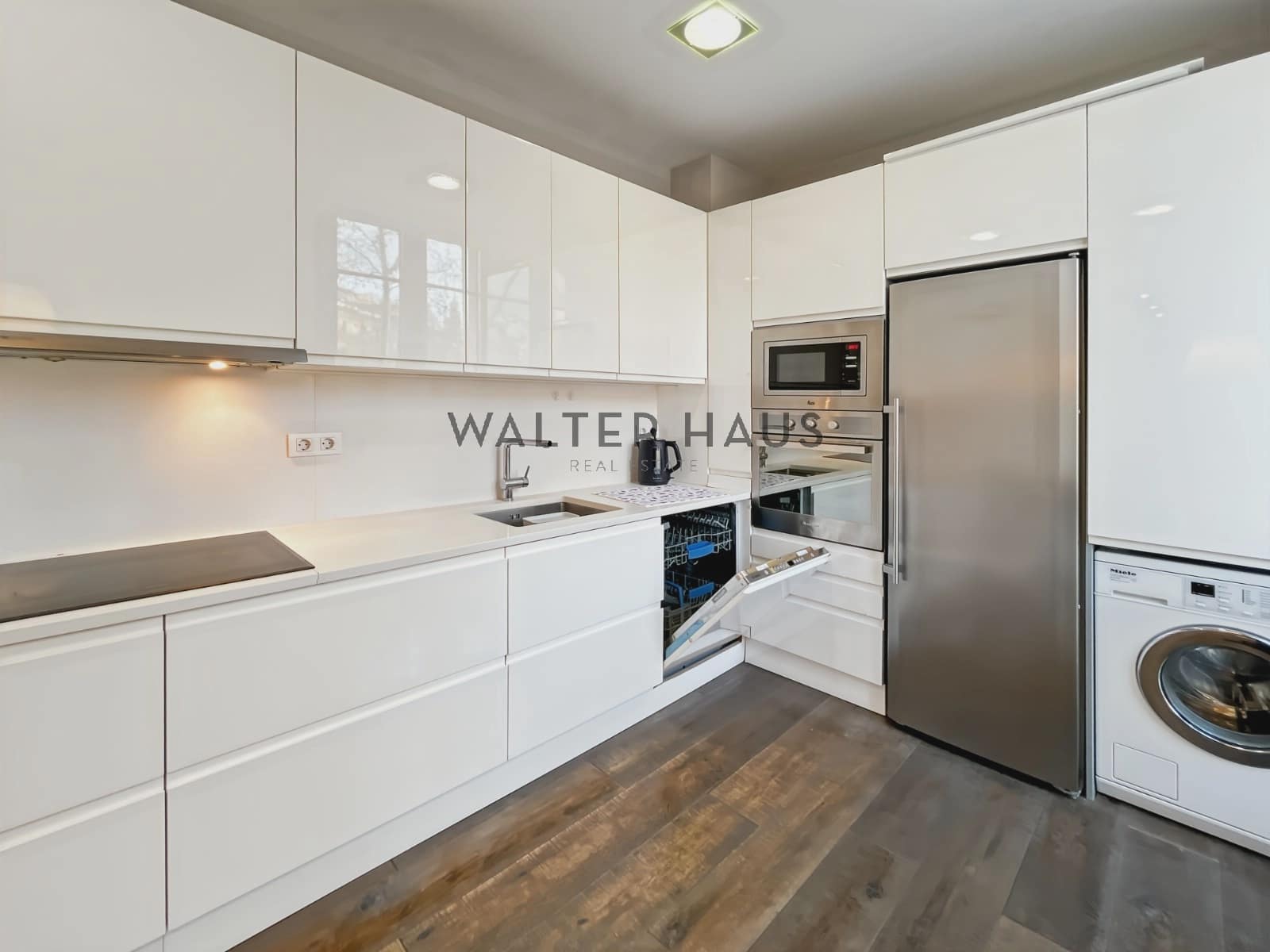 3 slaapkamer Flat te huur in Barcelona stad - € 2.600 (Ref: 8524628)