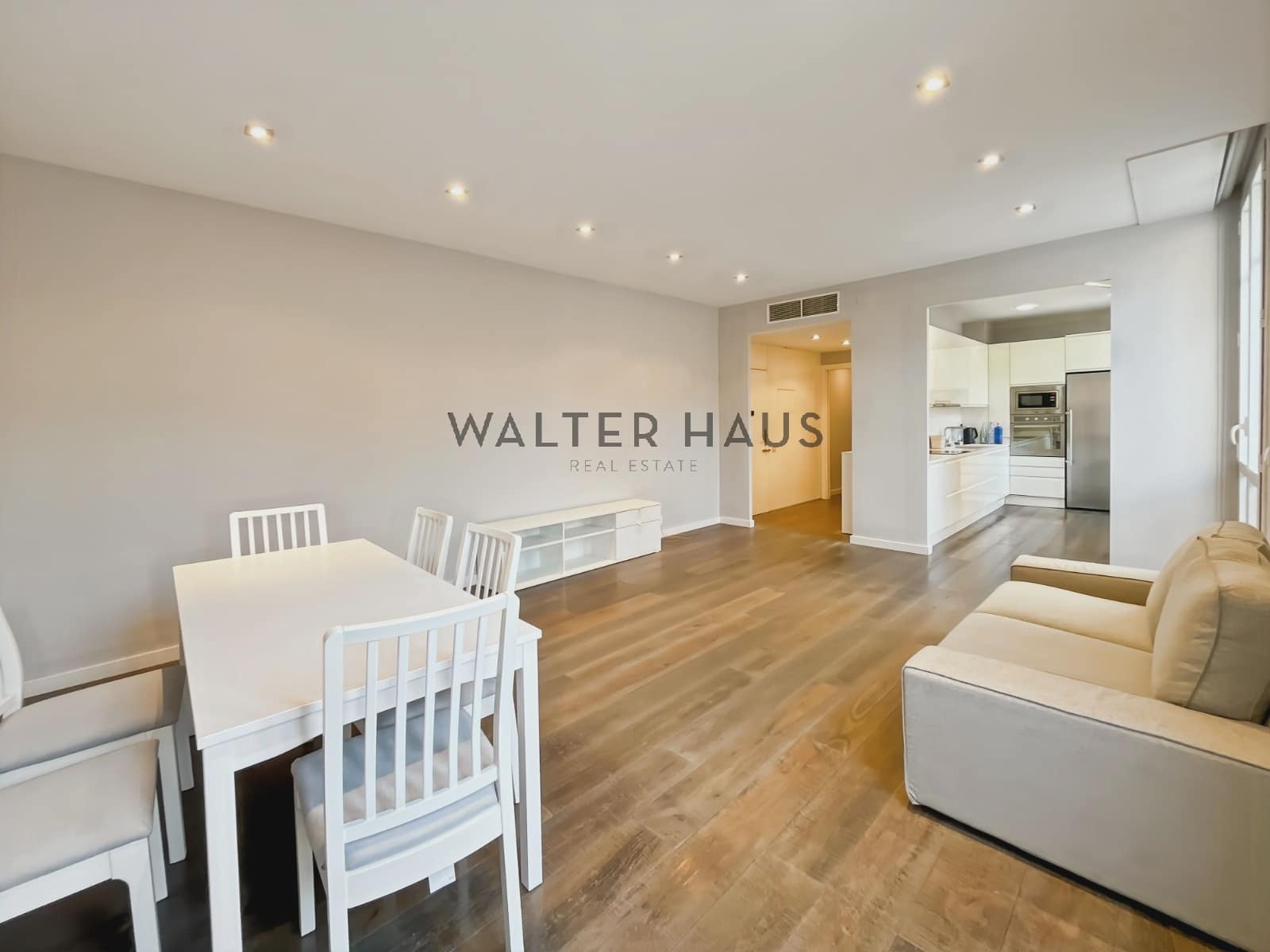 3 slaapkamer Flat te huur in Barcelona stad - € 2.600 (Ref: 8524628)