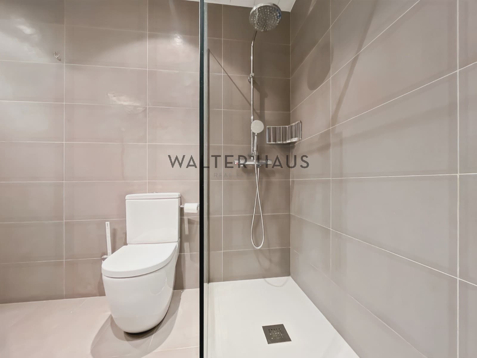 3 slaapkamer Flat te huur in Barcelona stad - € 2.600 (Ref: 8524628)