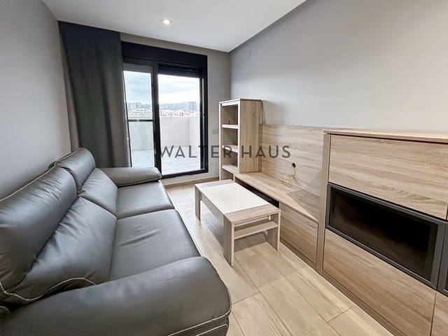 2 soveværelse Penthouse til leje i Sants - Badal, Barcelona by - € 2.000 (Ref: 8553062)