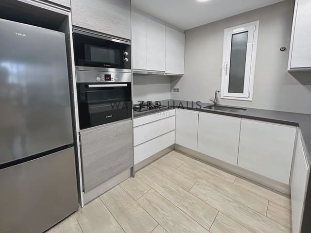 2 bedroom Penthouse for rent in Sants - Badal, Barcelona city - € 2,000 (Ref: 8553062)