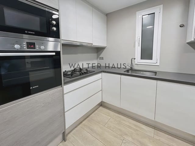 2 bedroom Penthouse for rent in Sants - Badal, Barcelona city - € 2,000 (Ref: 8553062)