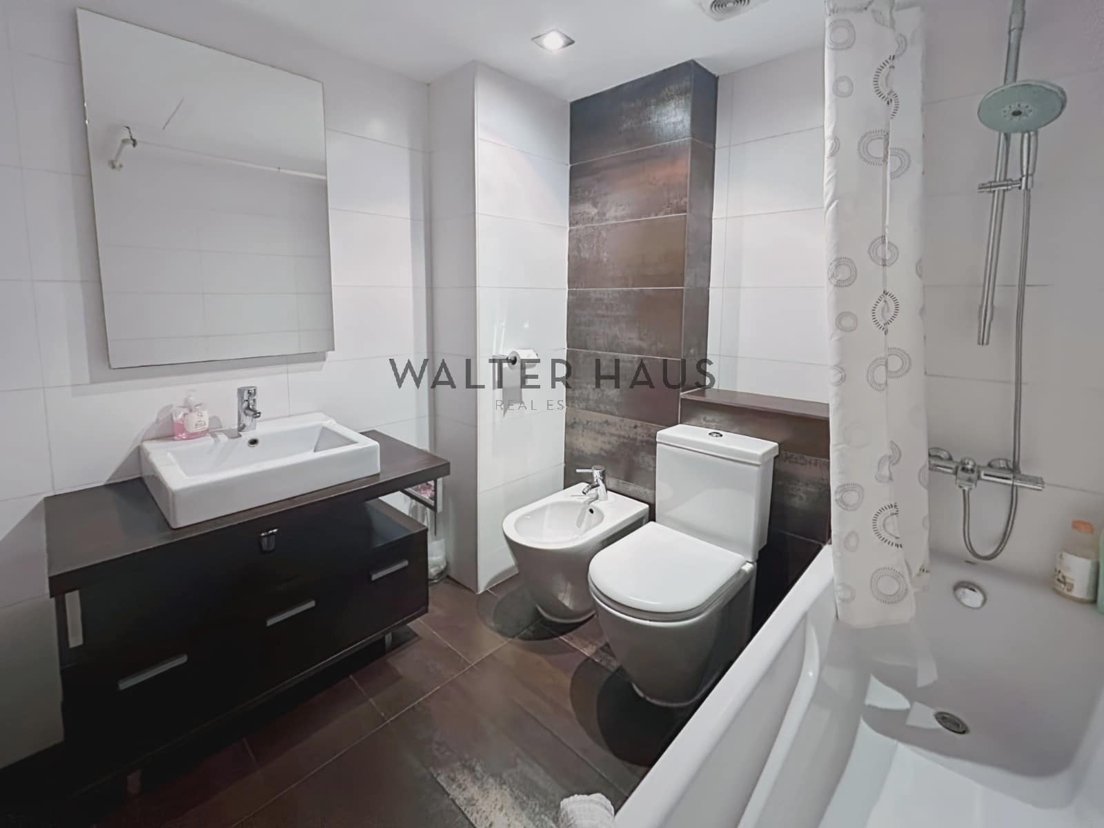 3 sovrum Lägenhet att hyra i Barcelona stad - 2 000 € (Ref: 8558174)