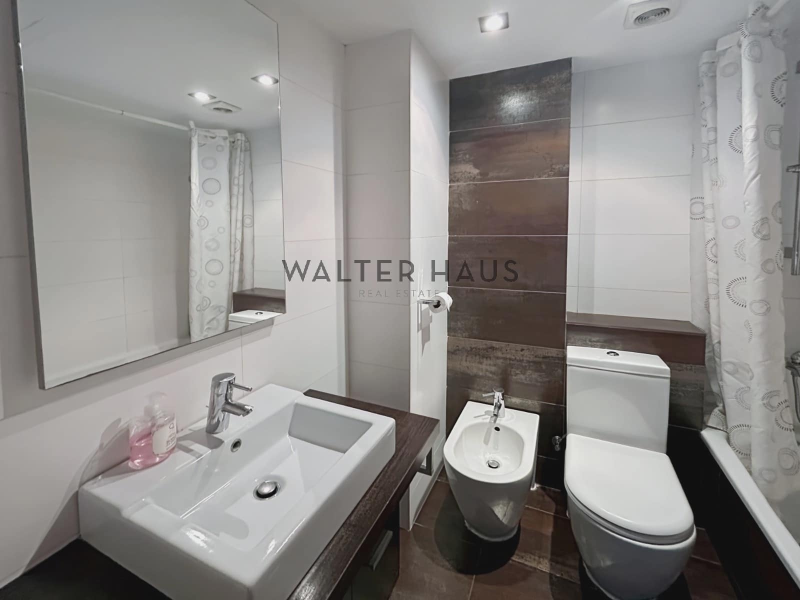 3 sovrum Lägenhet att hyra i Barcelona stad - 2 000 € (Ref: 8558174)