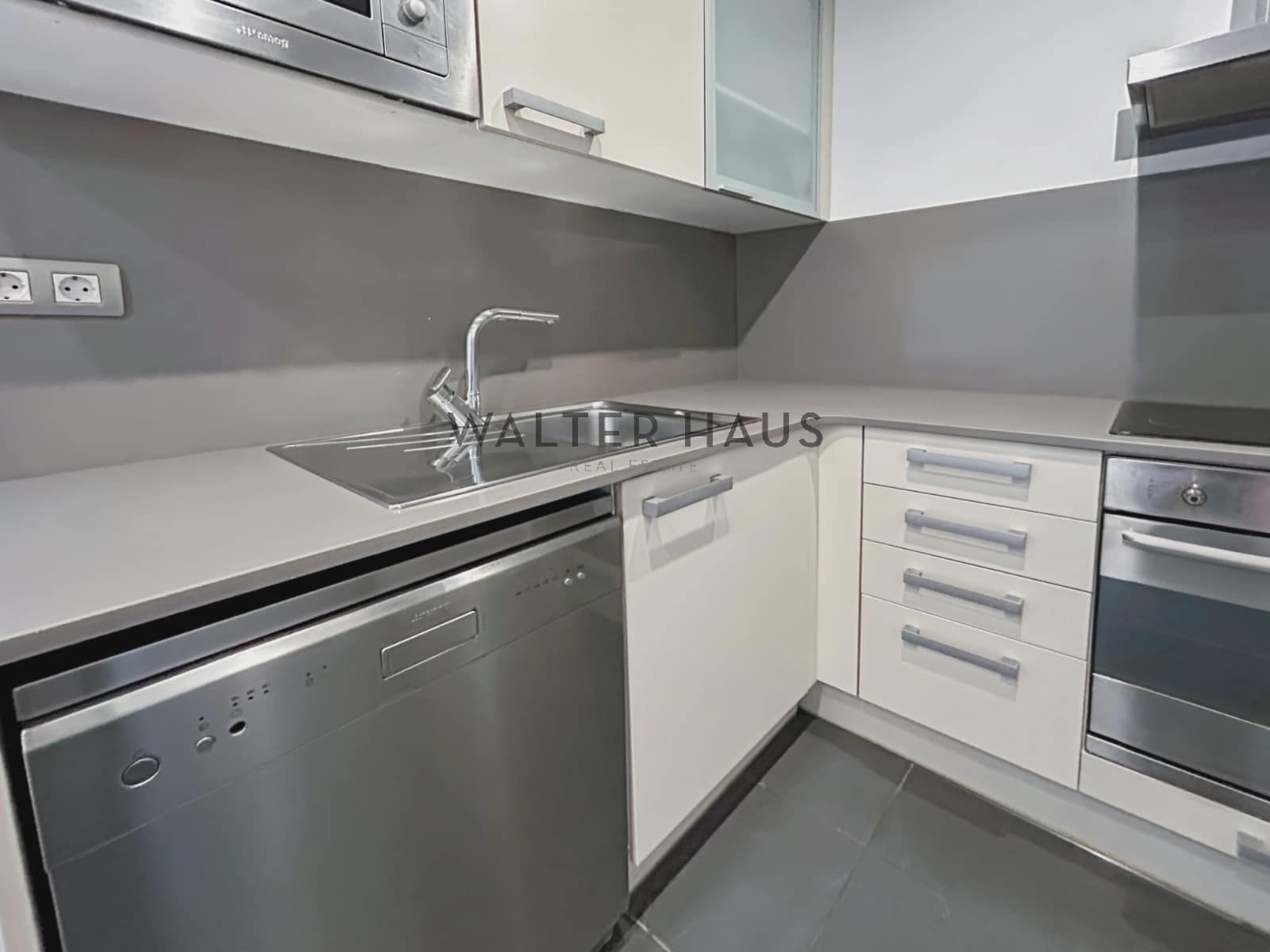 3 sovrum Lägenhet att hyra i Barcelona stad - 2 000 € (Ref: 8558174)
