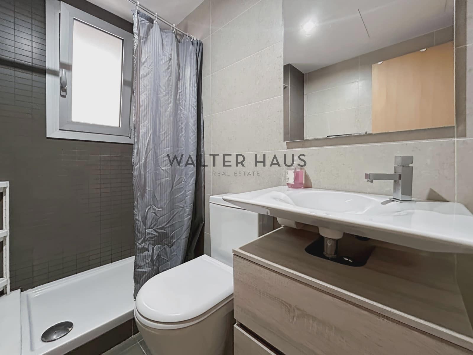 3 sovrum Lägenhet att hyra i Barcelona stad - 2 000 € (Ref: 8558174)