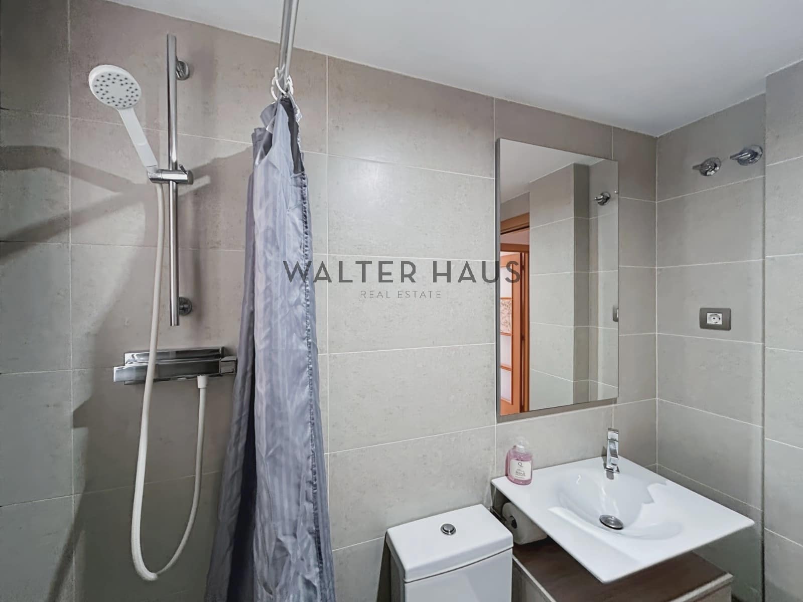 3 sovrum Lägenhet att hyra i Barcelona stad - 2 000 € (Ref: 8558174)