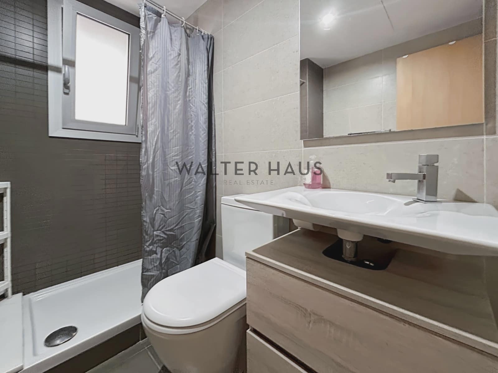 3 sovrum Lägenhet att hyra i Barcelona stad - 2 000 € (Ref: 8558174)