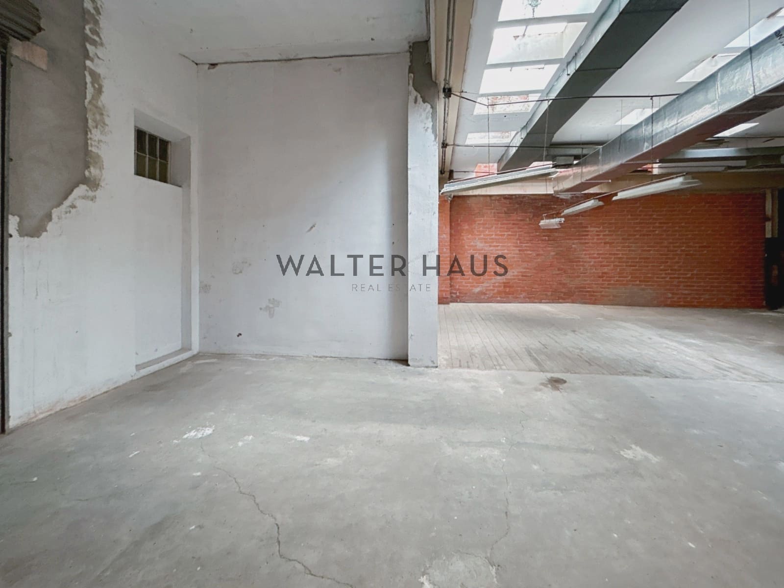 Commercial for rent in Barcelona city - € 2,400 (Ref: 8560540)