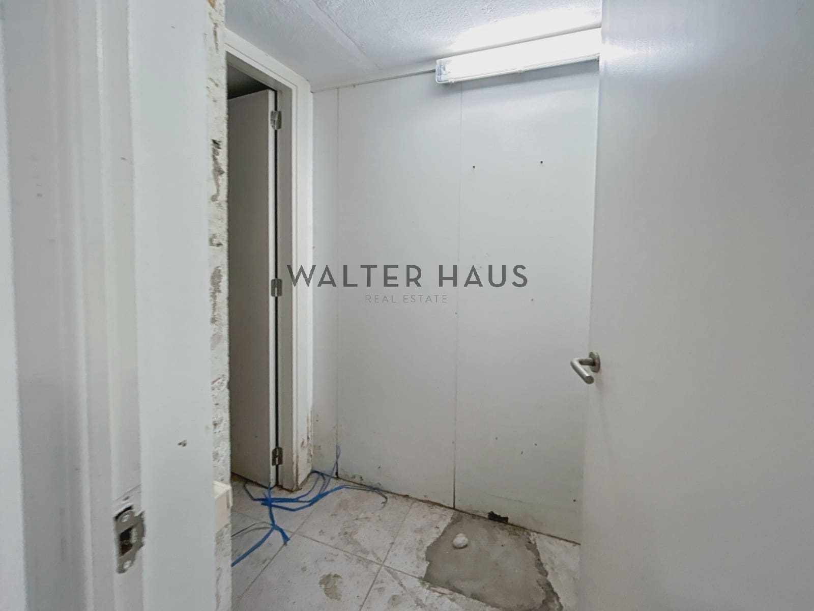 Commercial for rent in Barcelona city - € 2,400 (Ref: 8560540)