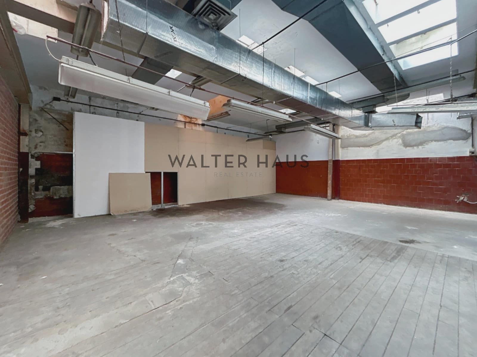 Commercial for rent in Barcelona city - € 2,400 (Ref: 8560540)