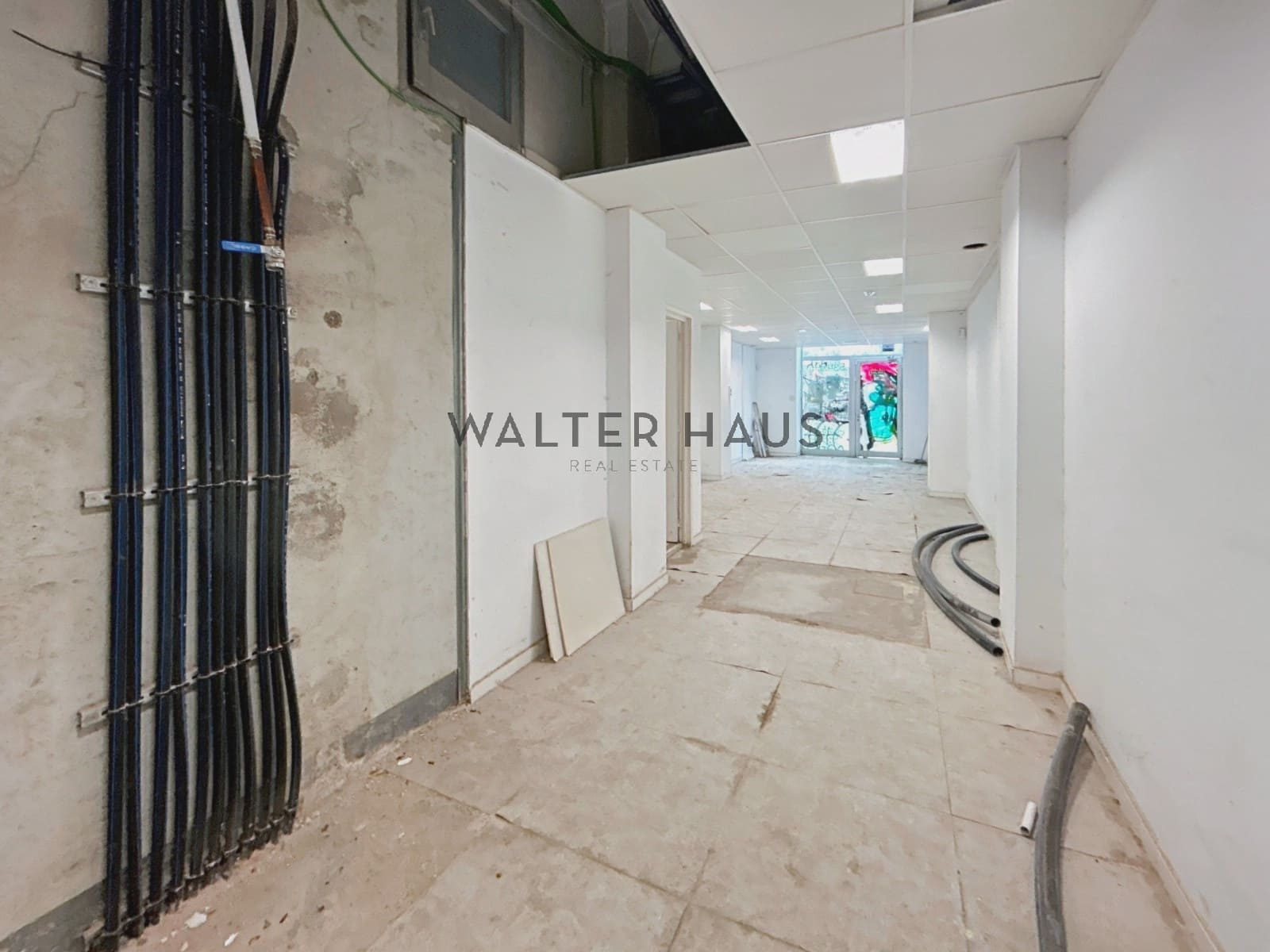 Commercial for rent in Barcelona city - € 2,400 (Ref: 8560540)