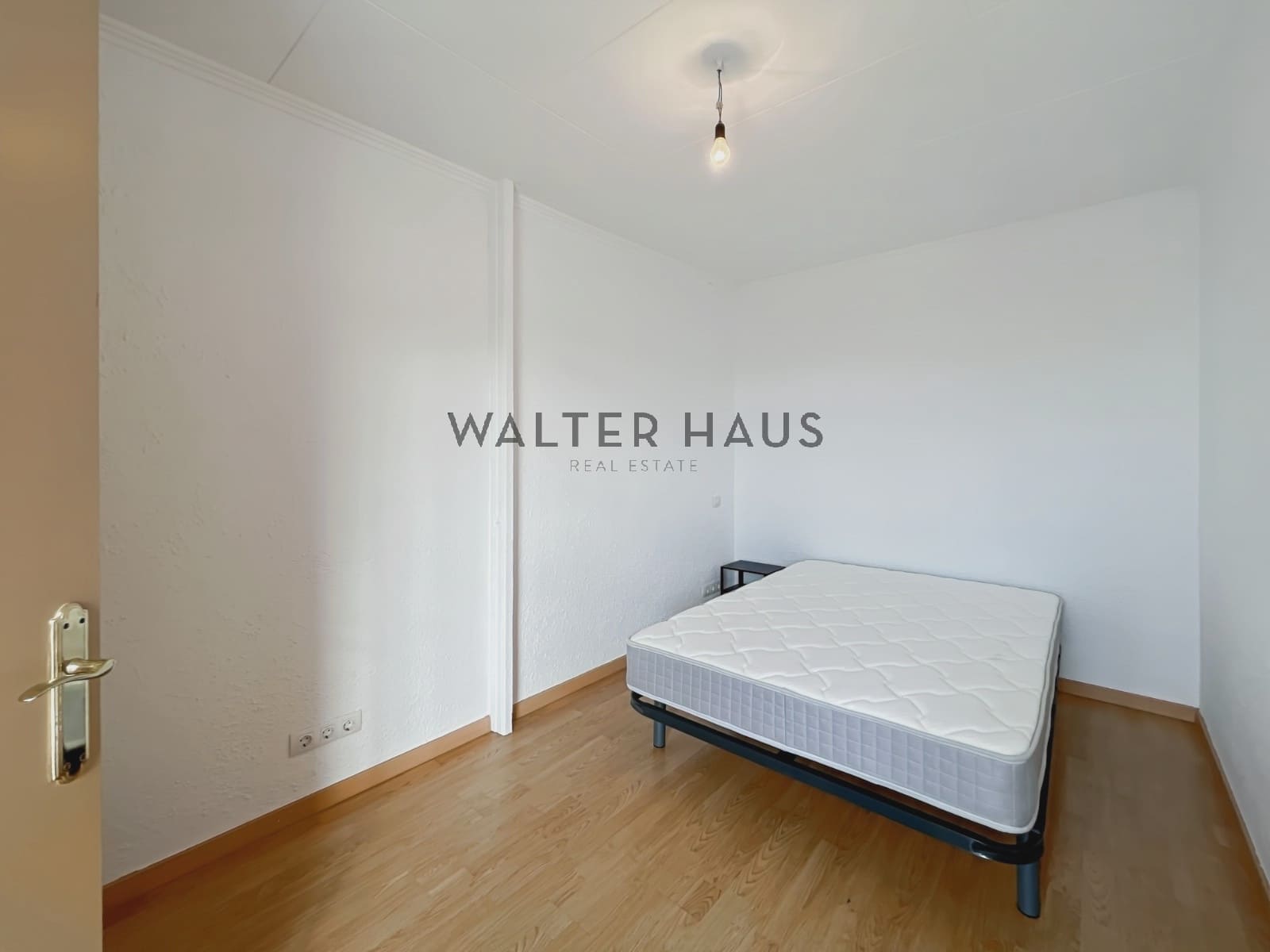 2 bedroom Penthouse for rent in Barcelona city - € 1,350 (Ref: 8560547)