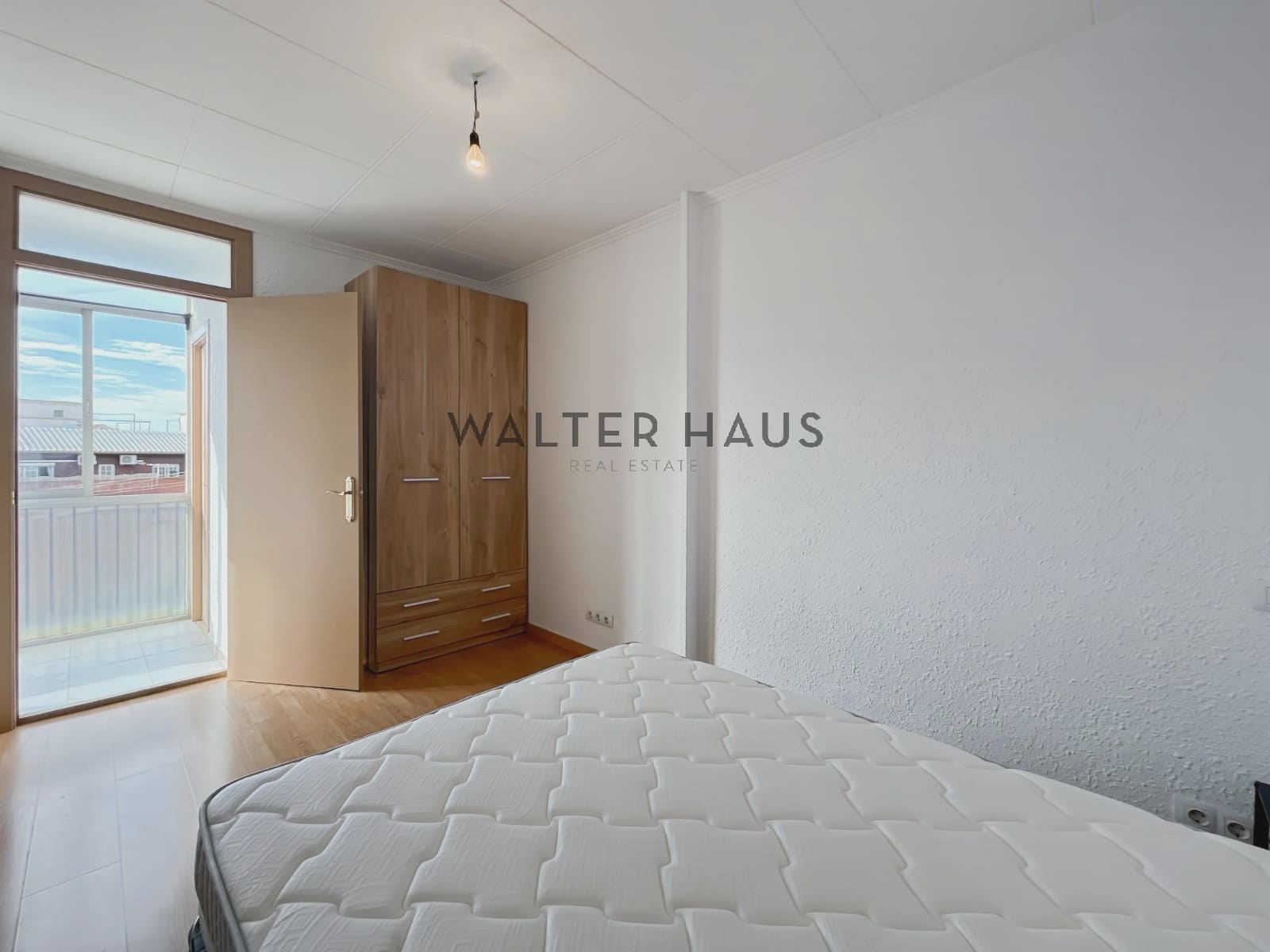 2 bedroom Penthouse for rent in Barcelona city - € 1,350 (Ref: 8560547)