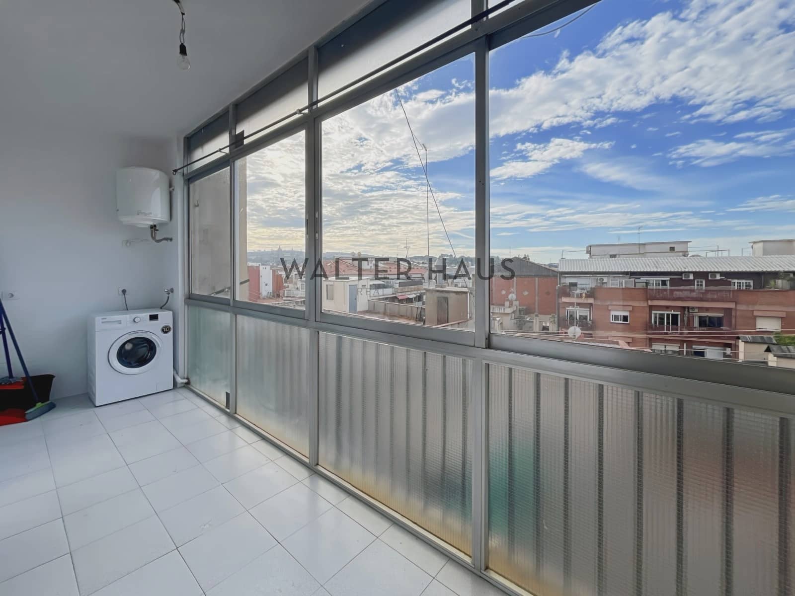 2 bedroom Penthouse for rent in Barcelona city - € 1,350 (Ref: 8560547)
