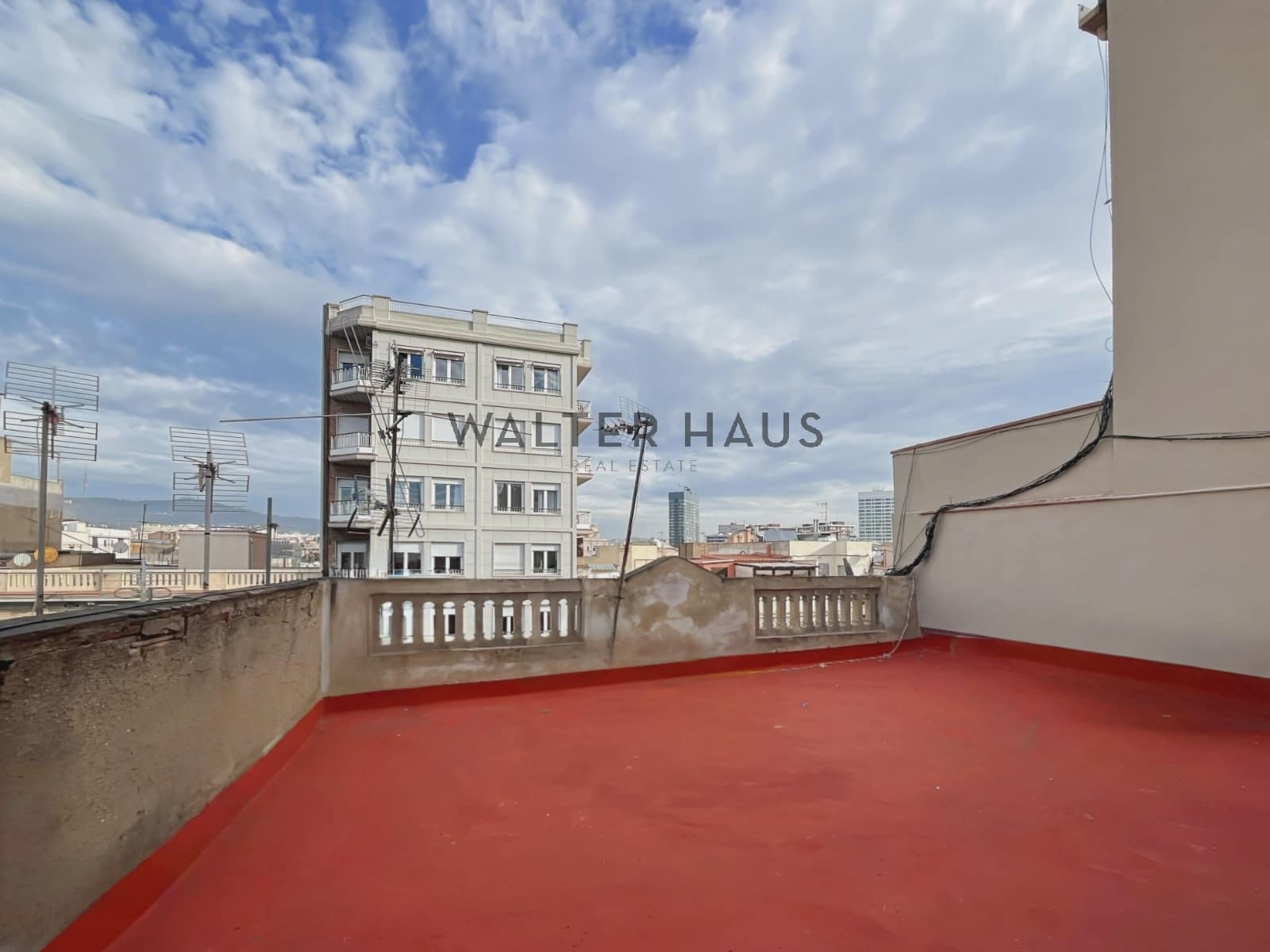 2 bedroom Penthouse for rent in Barcelona city - € 1,350 (Ref: 8560547)