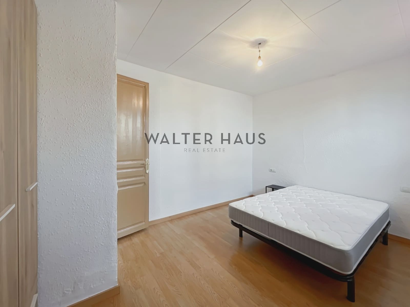 2 bedroom Penthouse for rent in Barcelona city - € 1,350 (Ref: 8560547)