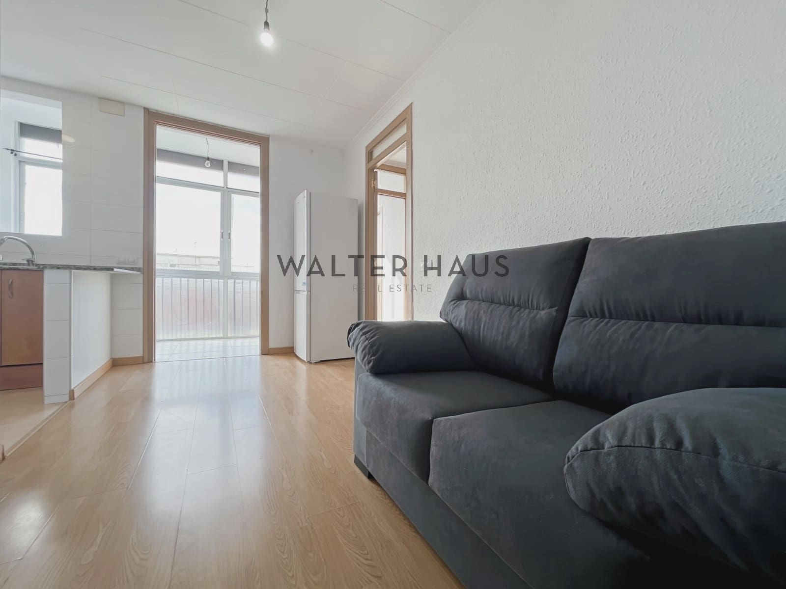 2 bedroom Penthouse for rent in Barcelona city - € 1,350 (Ref: 8560547)