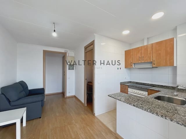 2 bedroom Penthouse for rent in Sants, Barcelona city - € 1,350 (Ref: 8560547)