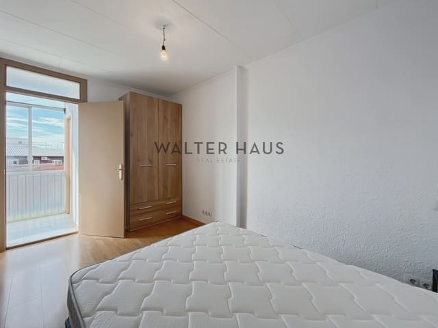 2 bedroom Penthouse for rent in Sants, Barcelona city - € 1,350 (Ref: 8560547)