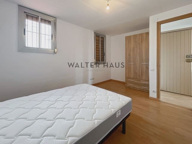 2 bedroom Penthouse for rent in Sants, Barcelona city - € 1,350 (Ref: 8560547)