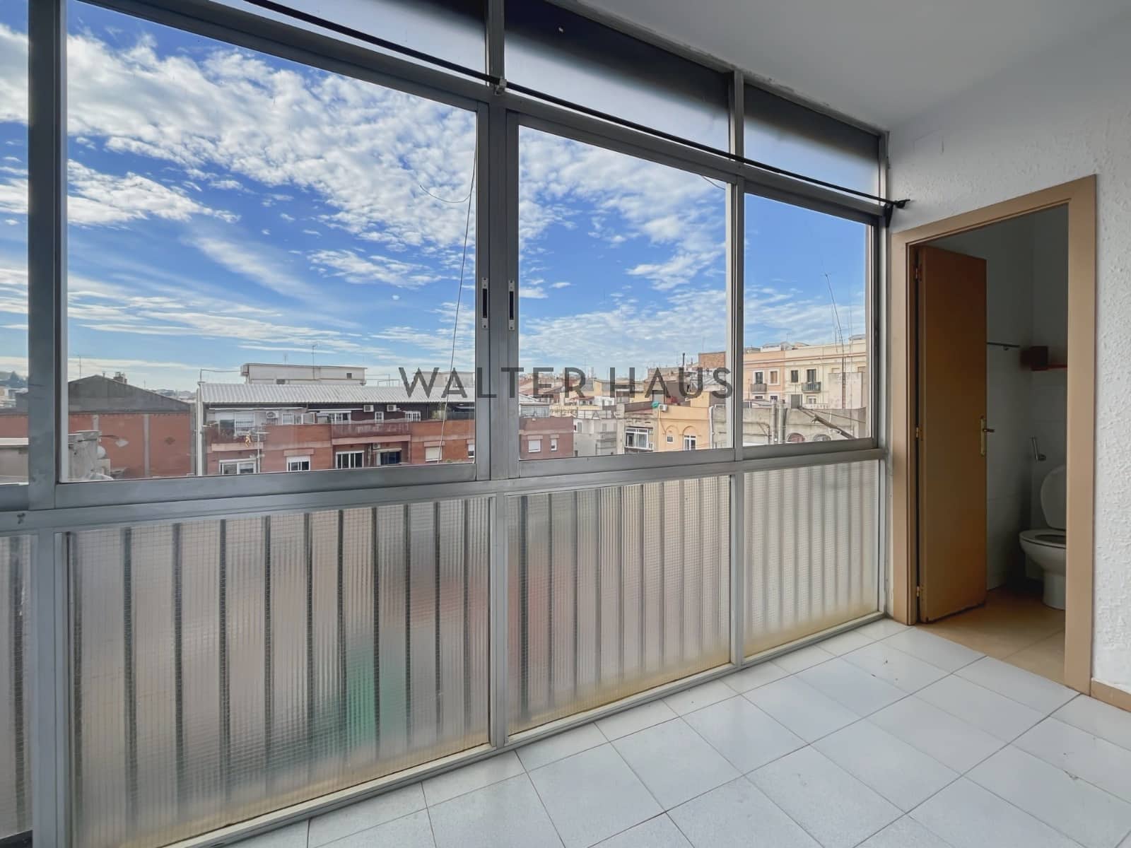 2 bedroom Penthouse for rent in Barcelona city - € 1,350 (Ref: 8560547)