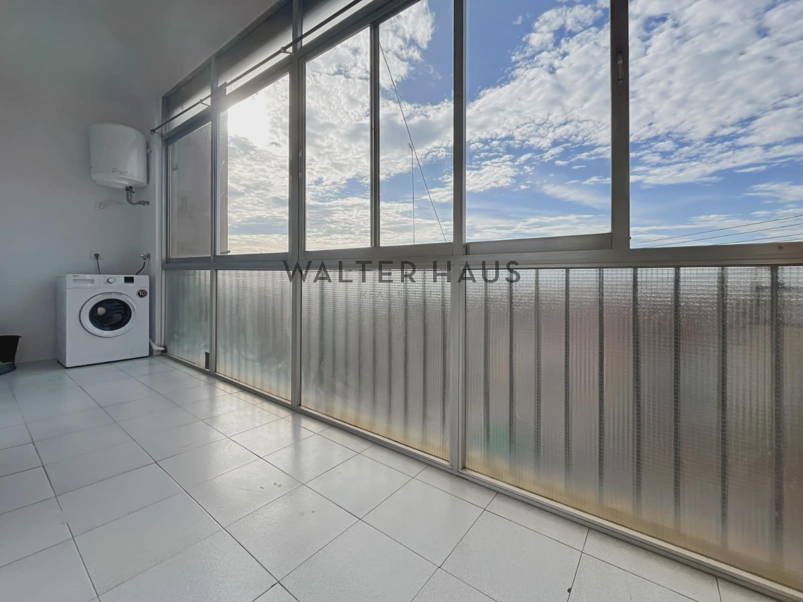 2 bedroom Penthouse for rent in Barcelona city - € 1,350 (Ref: 8560547)