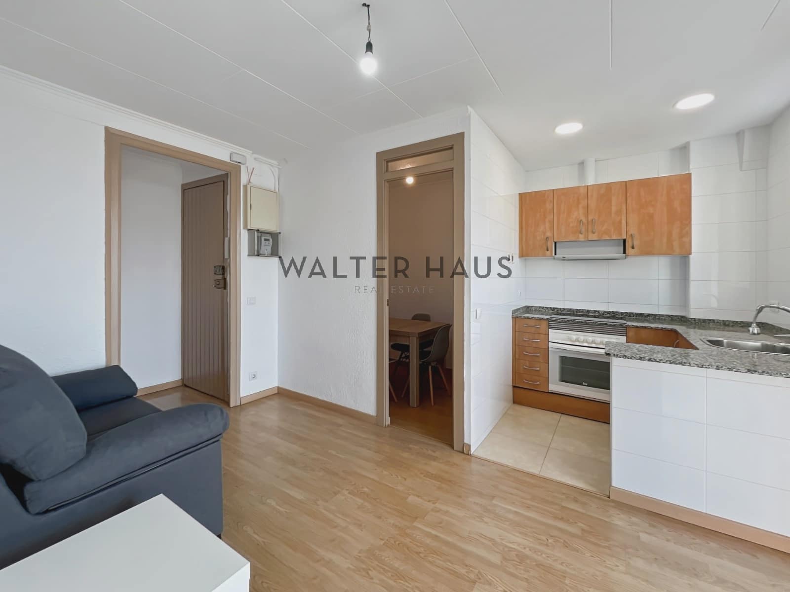 2 bedroom Penthouse for rent in Barcelona city - € 1,350 (Ref: 8560547)