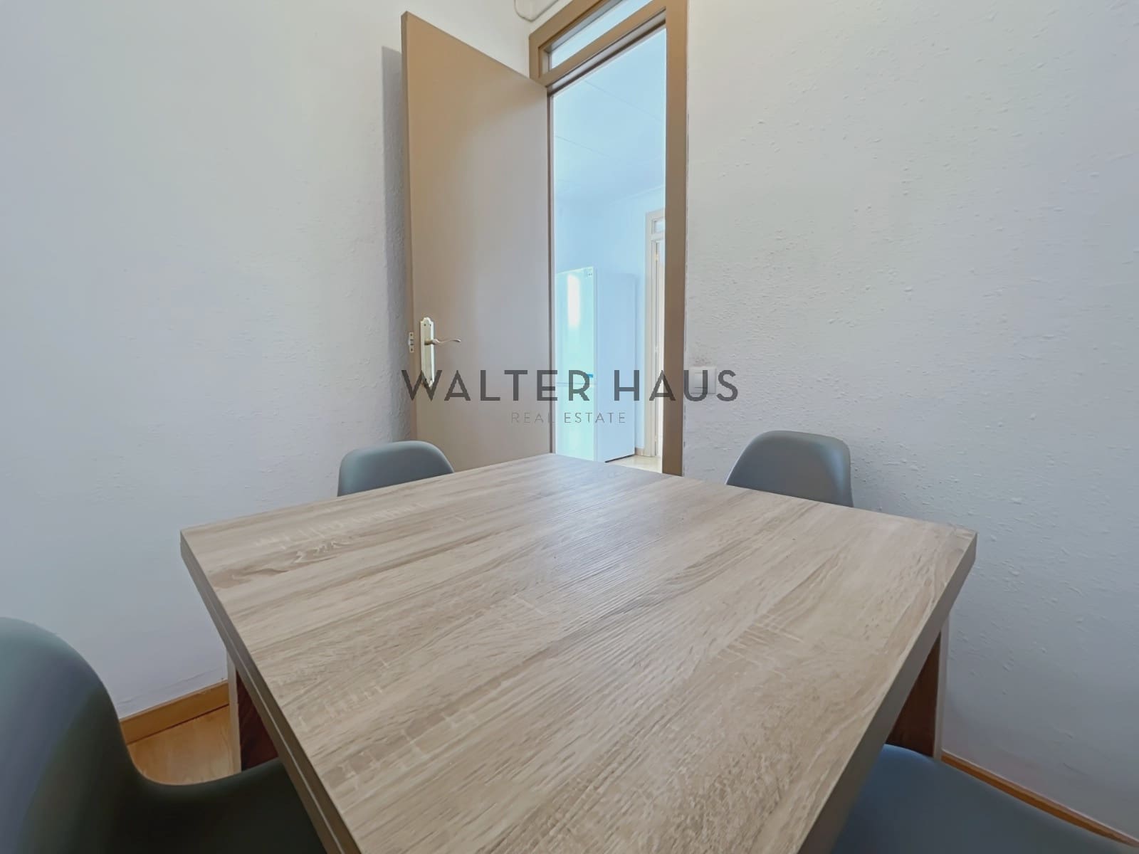 2 bedroom Penthouse for rent in Barcelona city - € 1,350 (Ref: 8560547)